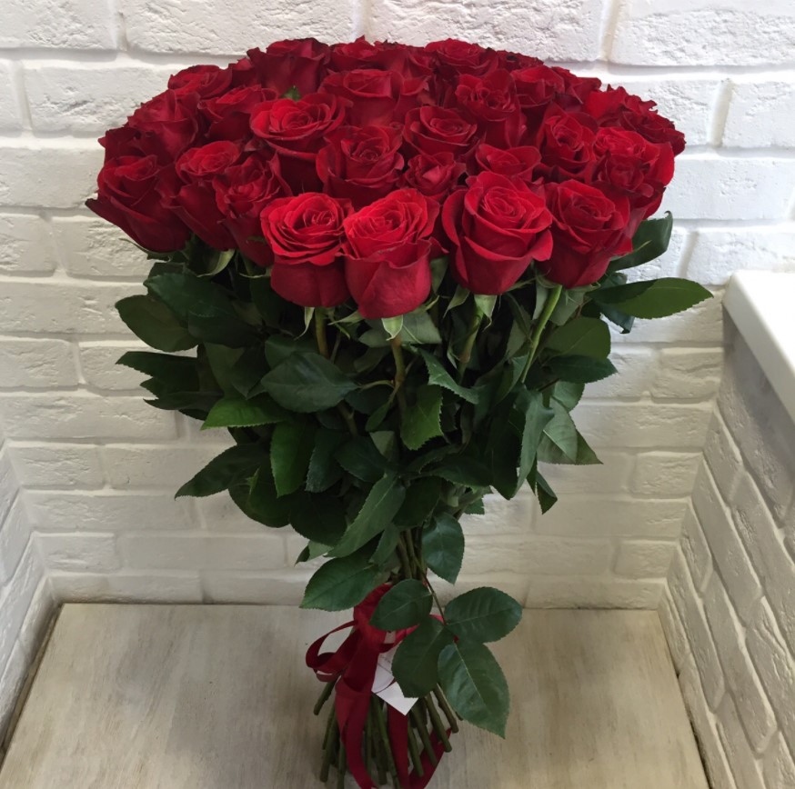 Букет Красные розы Гран При в Алтуде