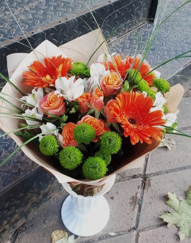 Букет цветов из: Герберы, Хризантемы, Альстромерии и Розы в Алтуде