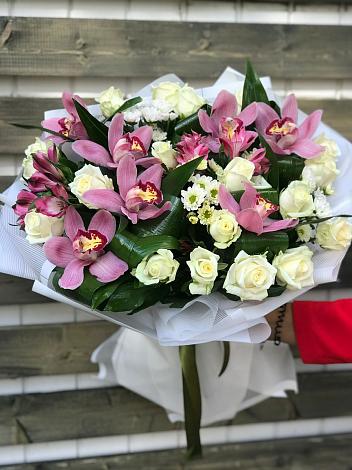 Букет цветов из: Розы и Хризантемы в Алтуде