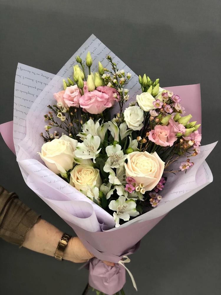 Букет цветов из: Альстромерии, Розы и Лизиантусы в Алтуде