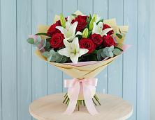 Букет цветов из:  Лилии и Розы в Алтуде