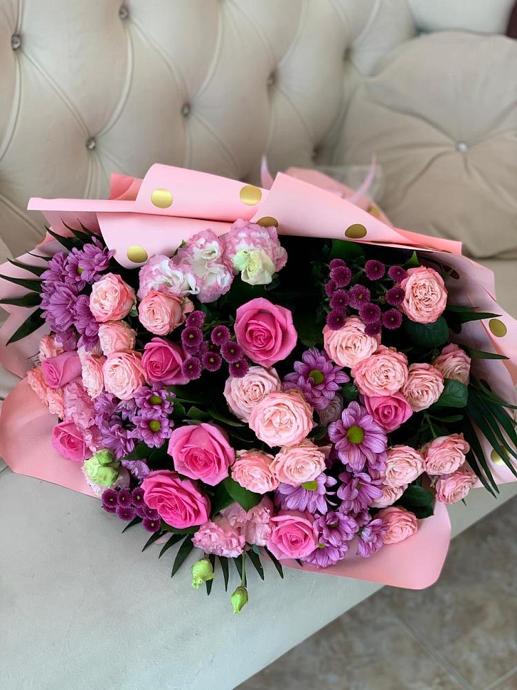 Букет цветов из: Хризантемы, Розы и Лизиантусы в Алтуде