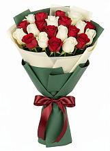 Букет Микс из красных и белых роз в Алтуде