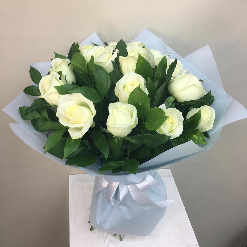 Букет 15 Белых роз Проуд в Алтуде