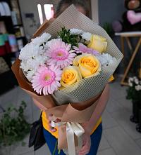 Букет цветов из:  Герберы, Розы и Хризантемы в Алтуде