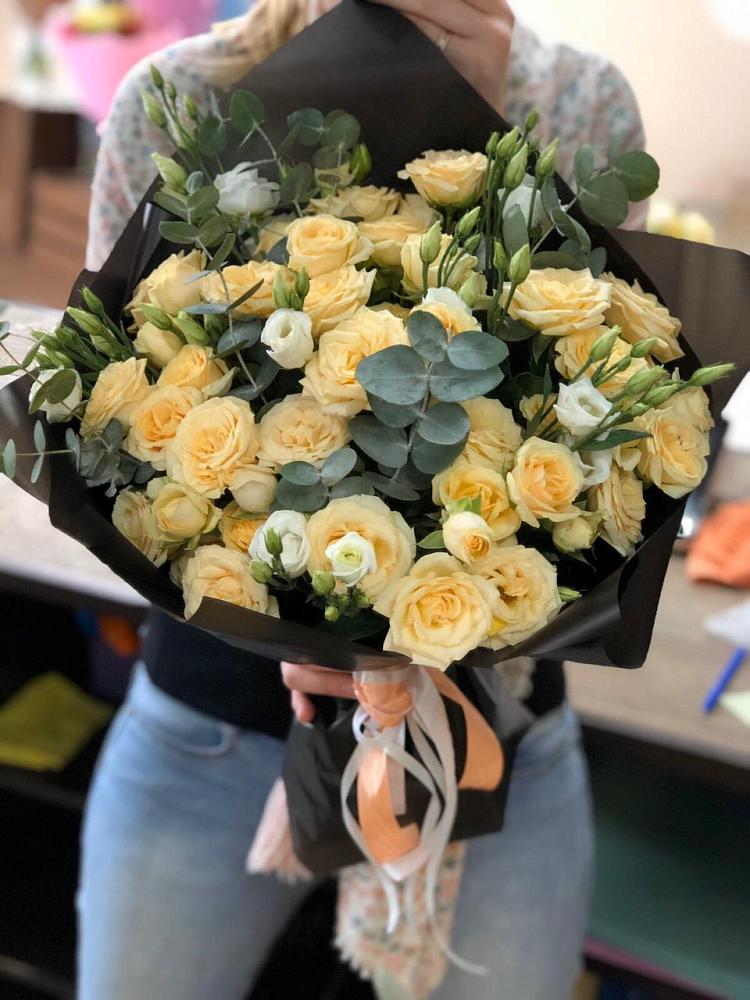 Букет цветов из: Розы и Лизиантусы в Алтуде