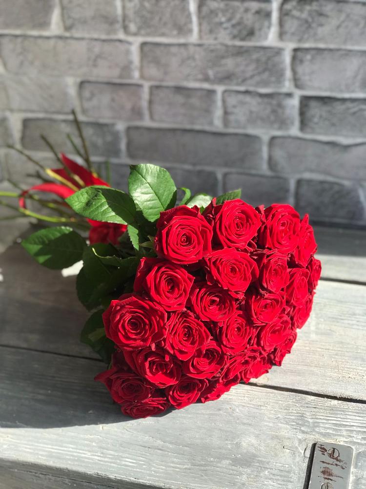 Букет Красные розы Фридом в Алтуде