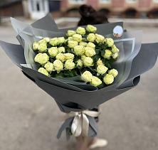 Букет Белые кустовые розы Солинеро в Алтуде