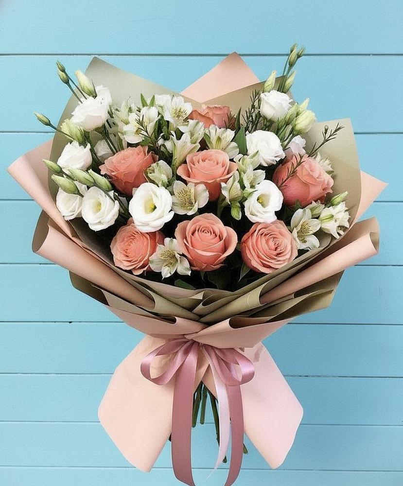 Букет цветов из: Розы, Альстромерии и Лизиантусы в Алтуде