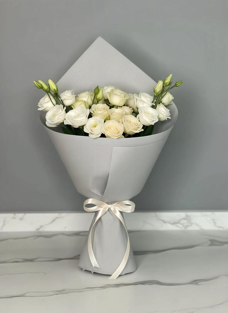 Букет цветов из: Розы и Лизиантусы в Алтуде