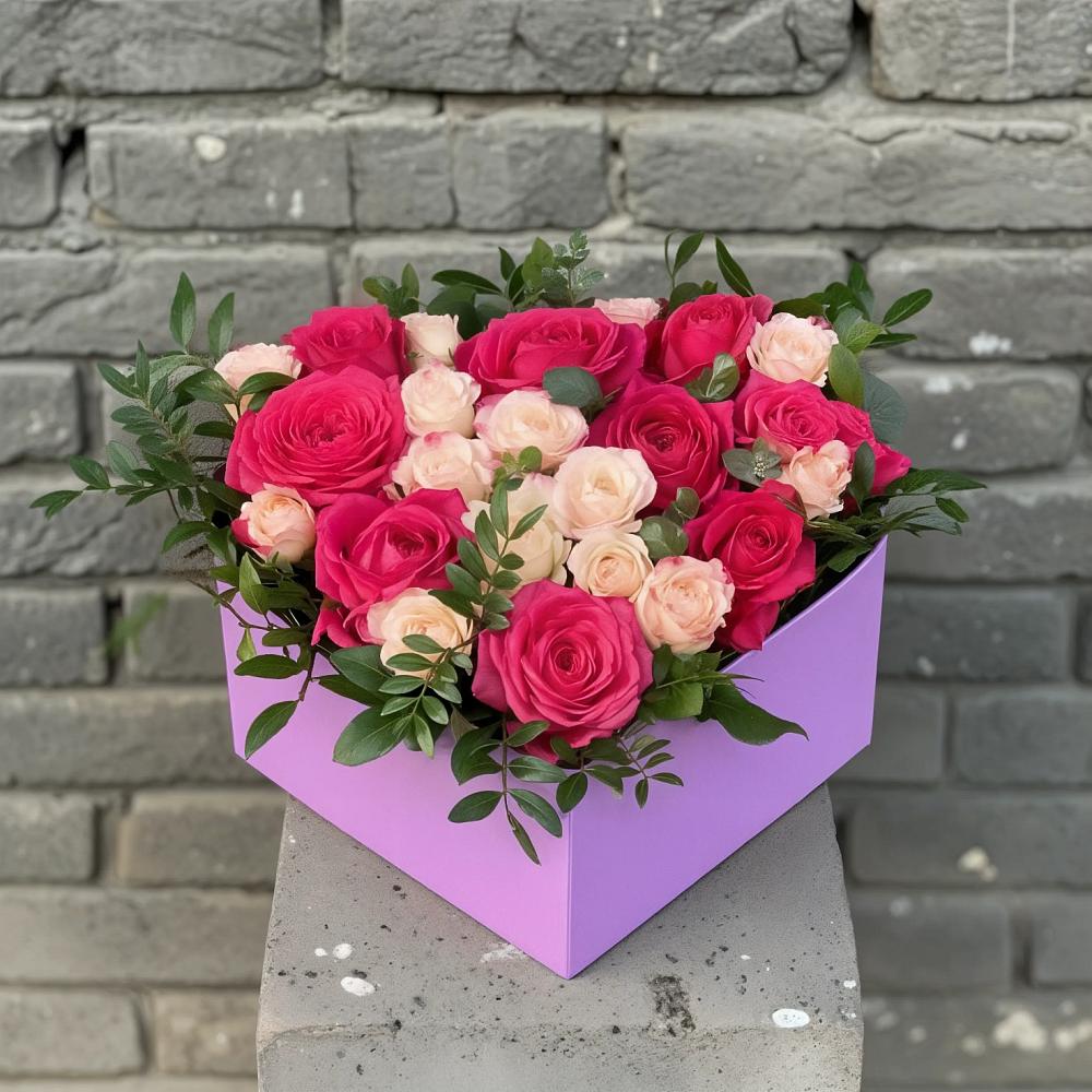 Цветочная композиция из Розы в коробке в Алтуде