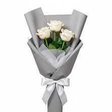 Букет 3 белые розы в Алтуде