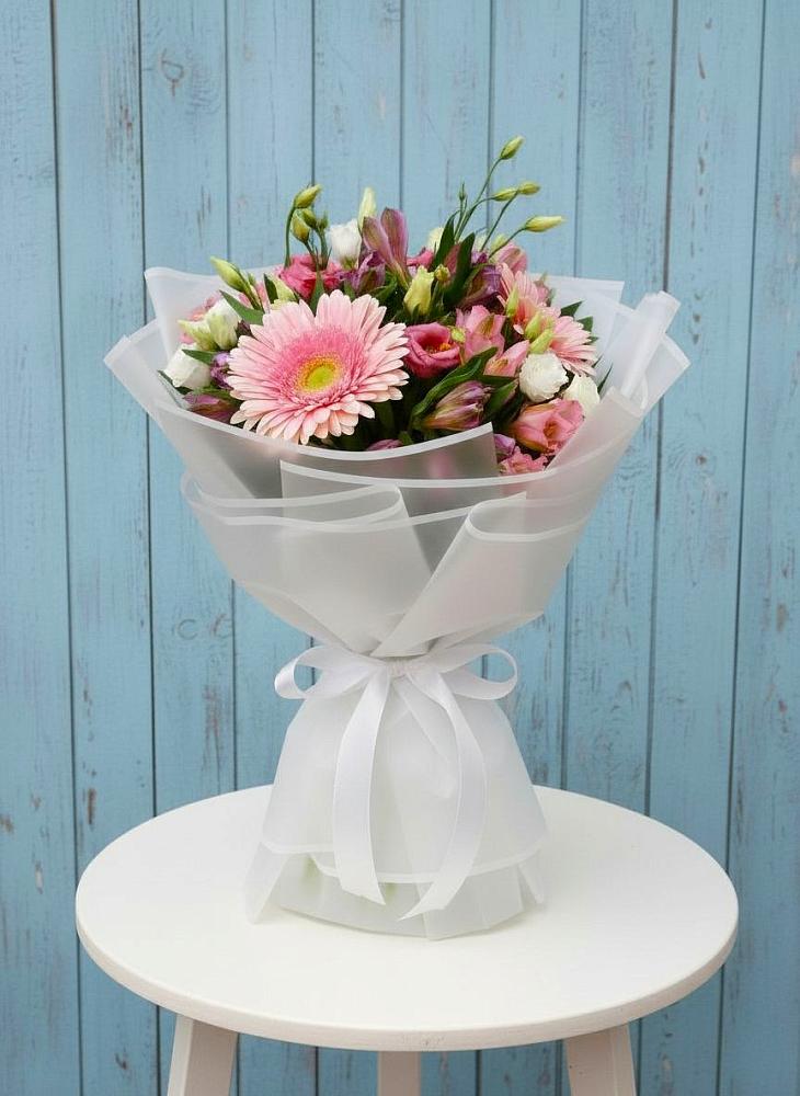 Букет цветов из: Герберы, Альстромерии и Лизиантусы в Алтуде