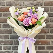 Букет цветов из:  Лизиантусы и Розы в Алтуде