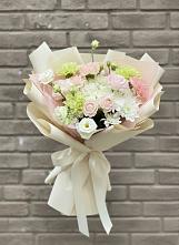 Букет цветов из:  Гвоздики, Розы, Лизиантусы и Хризантемы в Алтуде