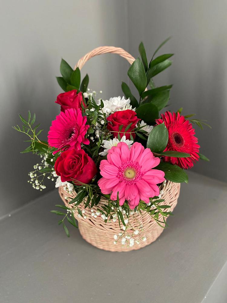 Цветочная композиция из Розы, Хризантемы и Герберы в корзине в Алтуде