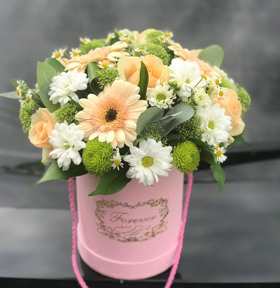 Цветочная композиция из Розы, Герберы и Хризантемы в шляпной коробке в Алтуде