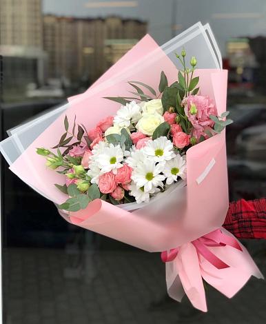 Букет цветов из: Розы, Лизиантусы и Хризантемы в Алтуде