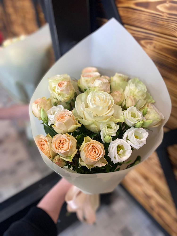 Букет цветов из: Розы и Лизиантусы в Алтуде