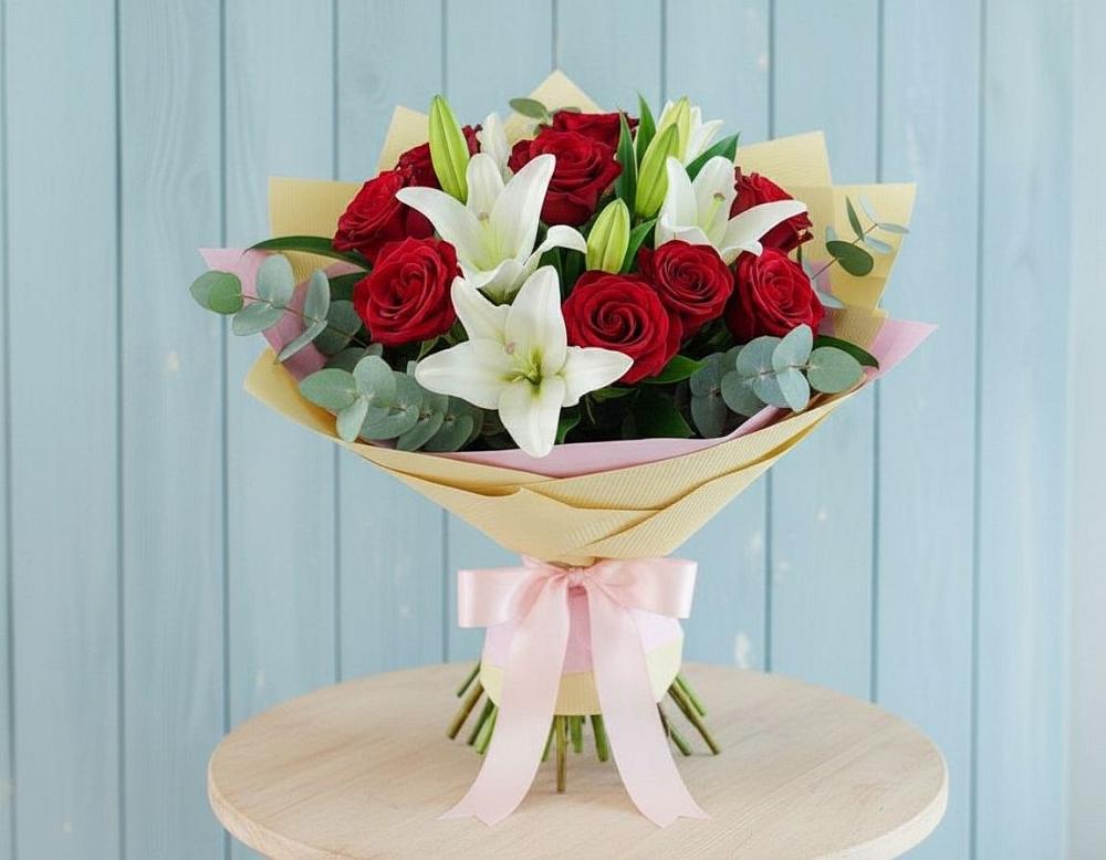 Букет цветов из: Лилии и Розы в Алтуде